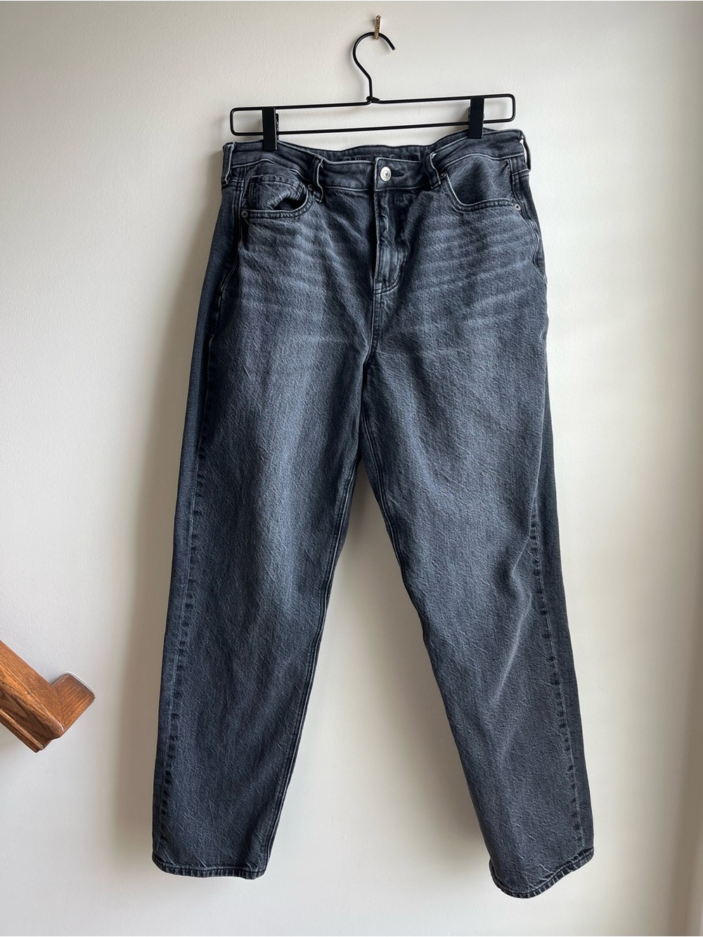 AE Astrid Mom Jeans - size 10 regular